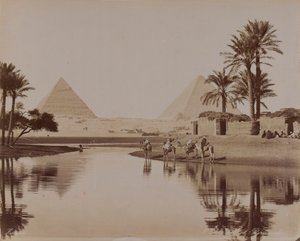 Pohled na pyramidy, Egypt, 1893